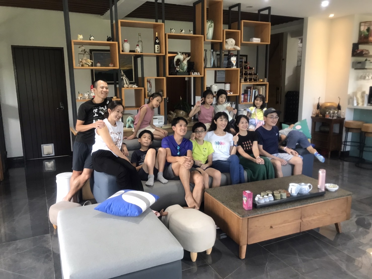 旅客於美濃田中央的合影