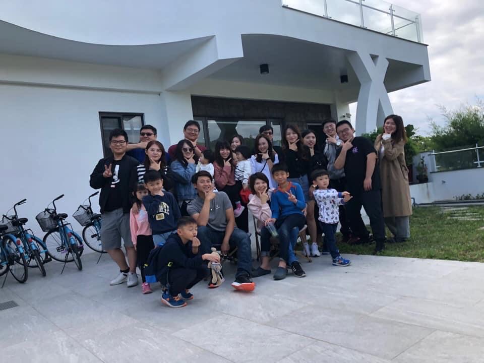 旅客於美濃田中央的合影