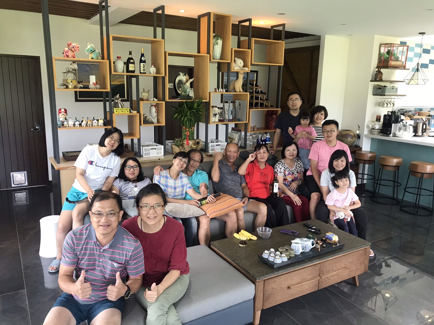 旅客於美濃田中央的合影